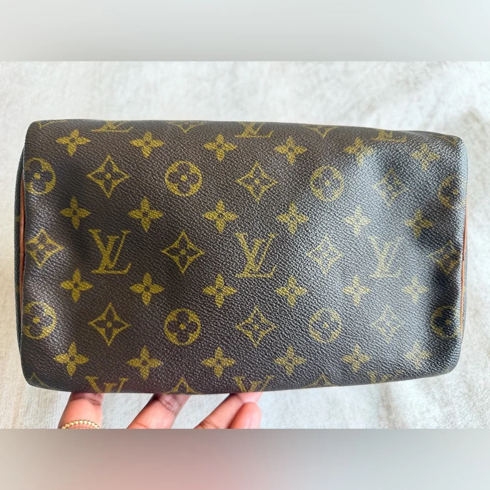 Vintage Louis Vuitton Monogram Speedy 25